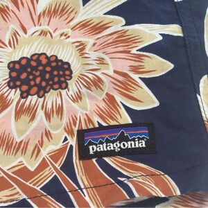 Patagonia Women's Baggies Shorts - Size XL Cereus Flower Classic Navy